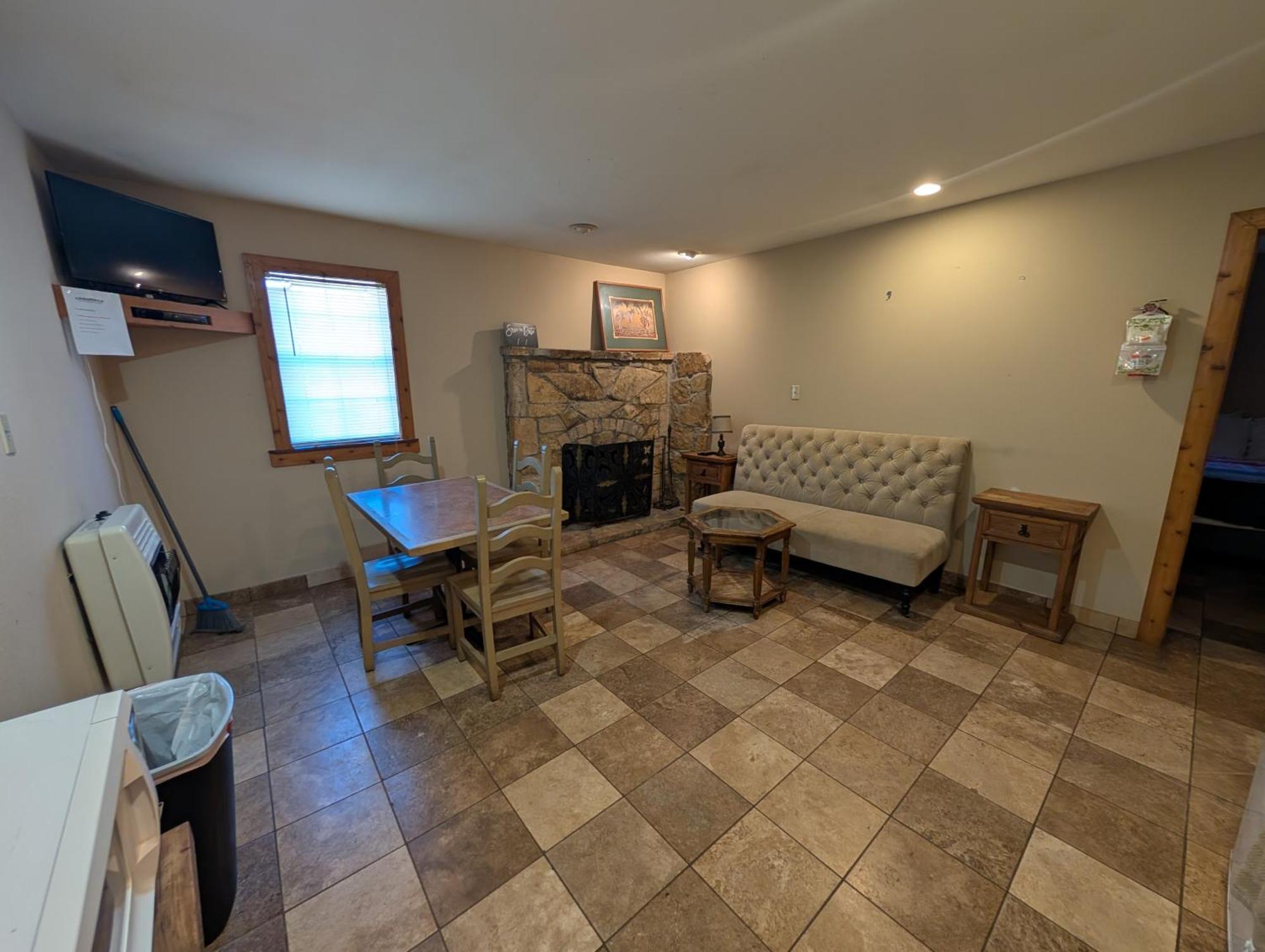 Cedarvale Cabins Turner Falls Davis Room photo